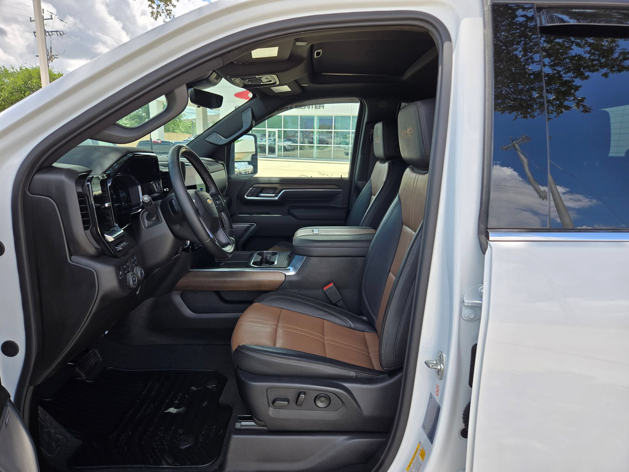 Certified 2025 Chevrolet Silverado 3500 High Country w/ High Country Premium Package AWD/4WD image 9