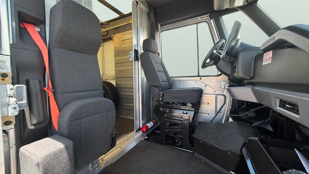 Used 2024 Chevrolet Brightdrop 400 w/ Commercial Equipment Package AWD/4WD image 31