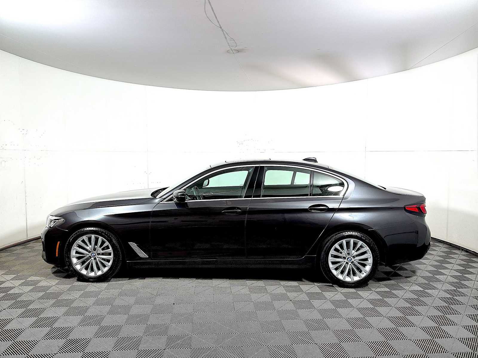 Used 2023 BMW 530i xDrive w/ Convenience Package AWD/4WD image 4