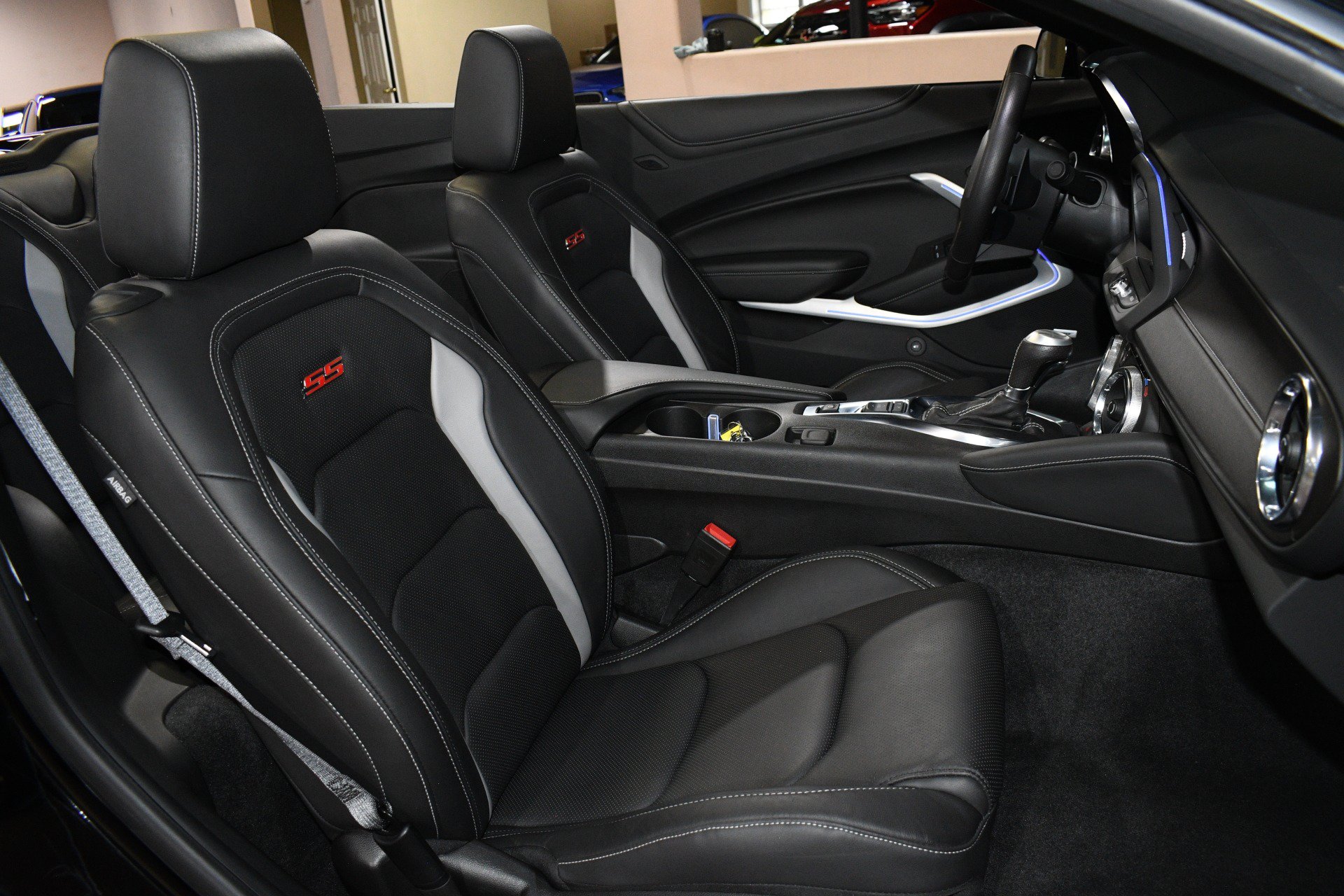 Used 2021 Chevrolet Camaro SS RWD image 8