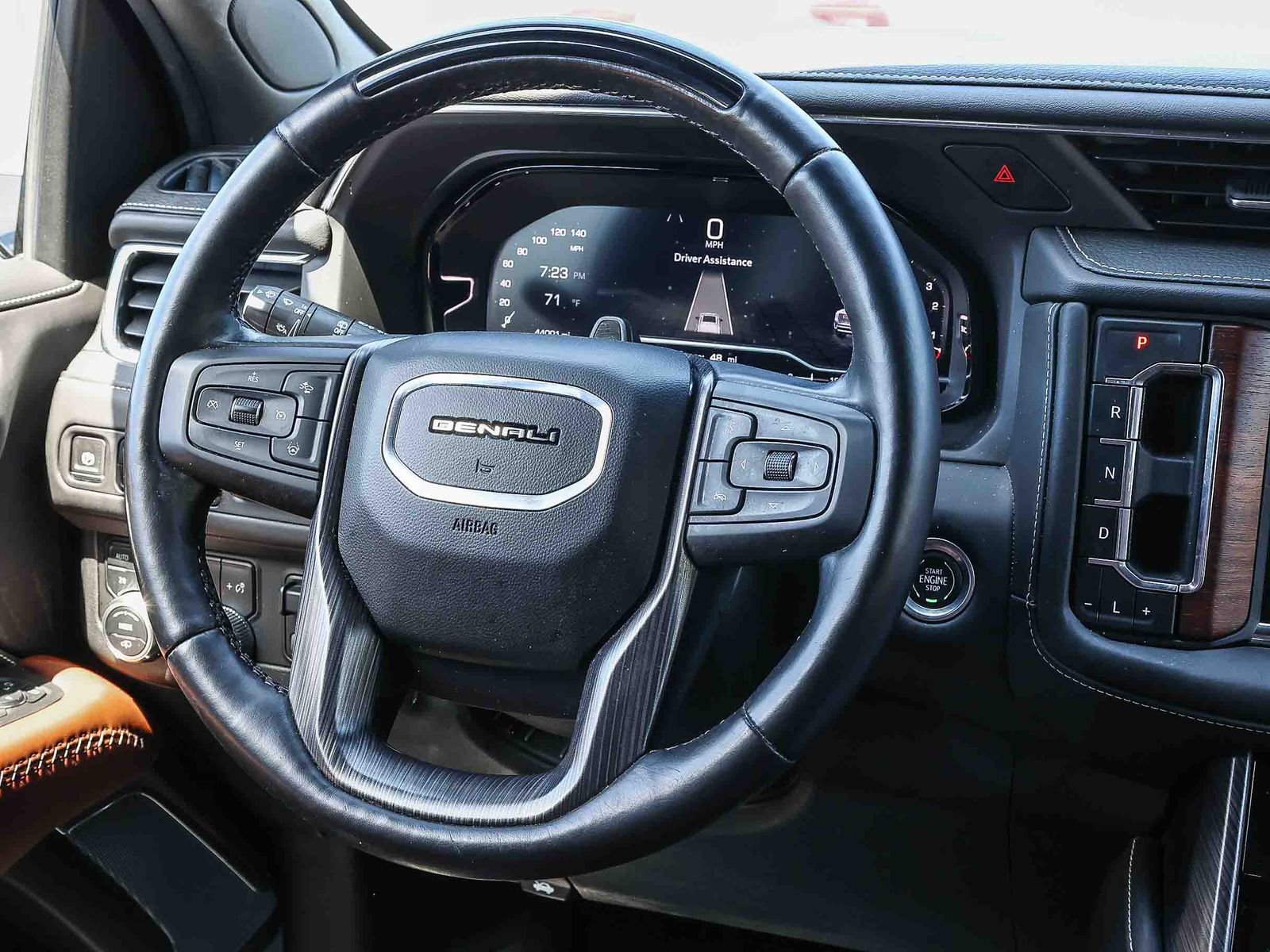 Used 2023 GMC Yukon XL Denali Ultimate AWD/4WD image 16