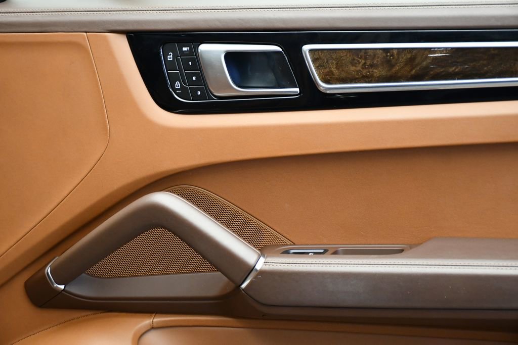Used 2023 Porsche Cayenne Platinum Edition image 48