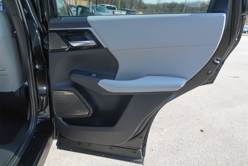 New 2026 Mitsubishi Outlander SE AWD/4WD image 17
