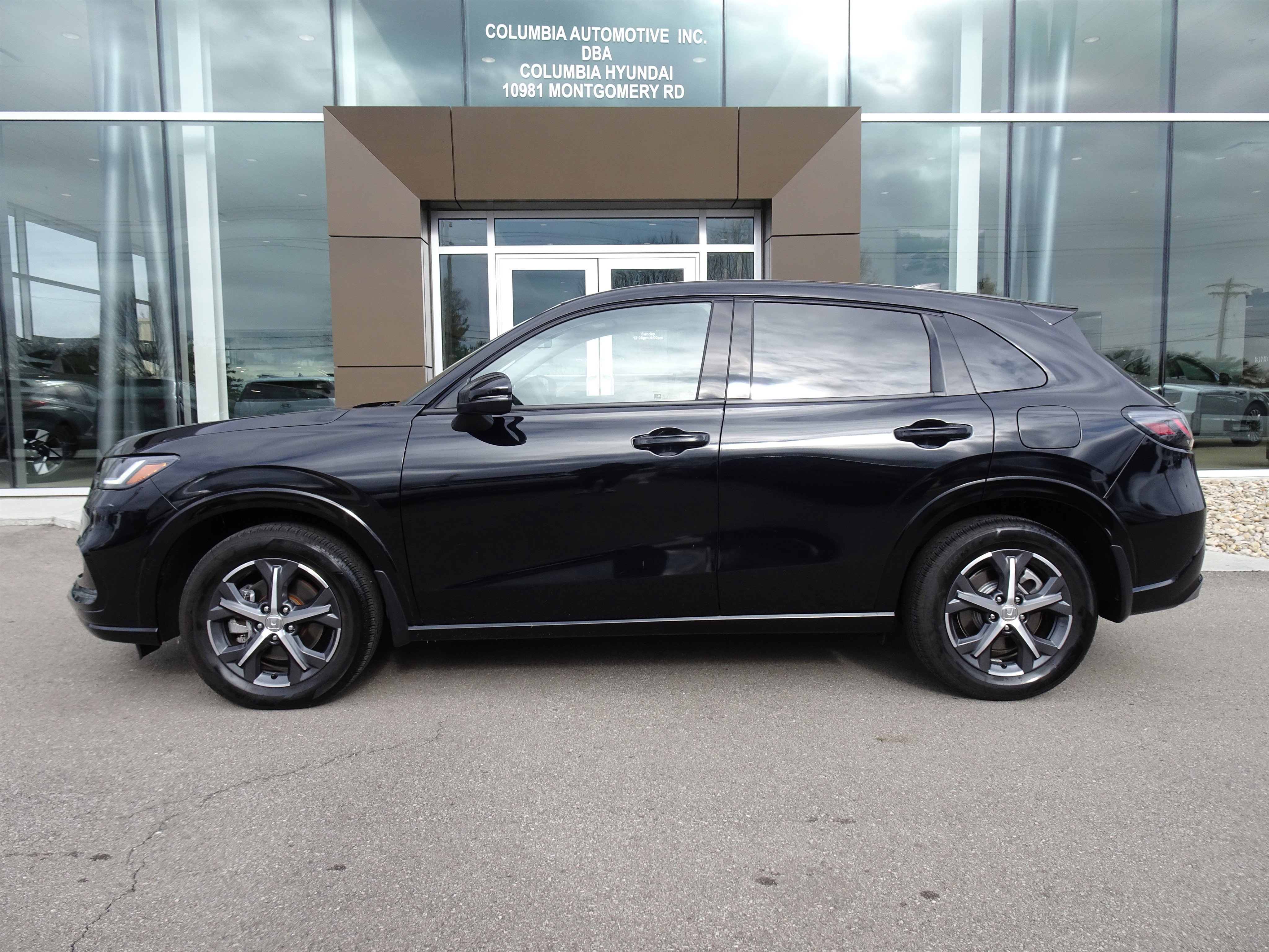 Used 2025 Honda HR-V EX-L image 2