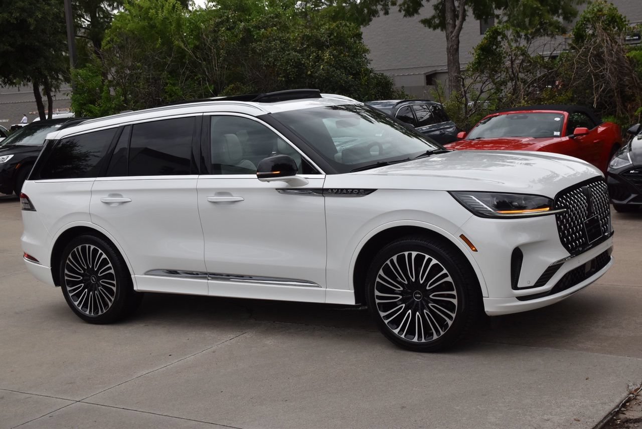 Used 2025 Lincoln Aviator Black Label AWD/4WD image 5