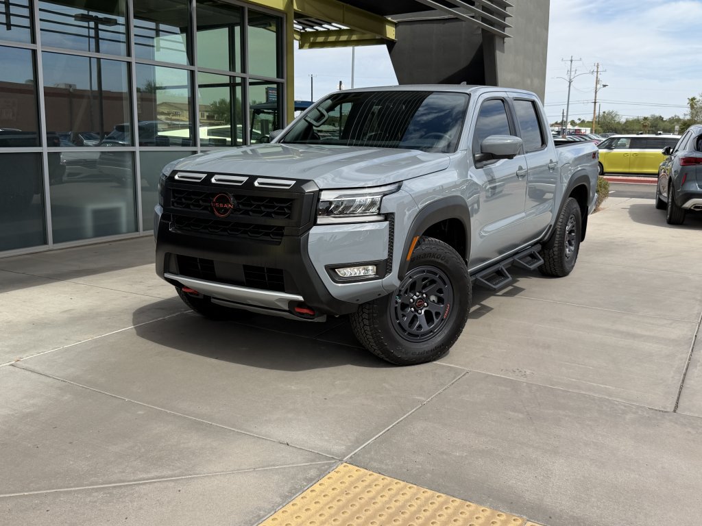Used 2025 Nissan Frontier PRO-4X w/ Pro Convenience Package AWD/4WD image 2