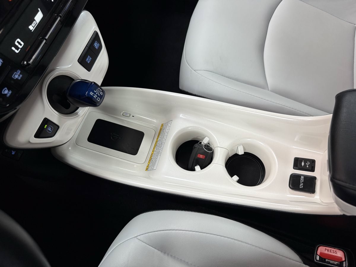 Used 2017 Toyota Prius Four Touring w/ Premium Convenience Package FWD image 21
