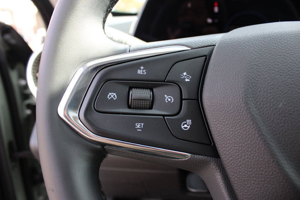 Used 2025 Chevrolet Trax ACTIV w/ Sunroof Package FWD image 13