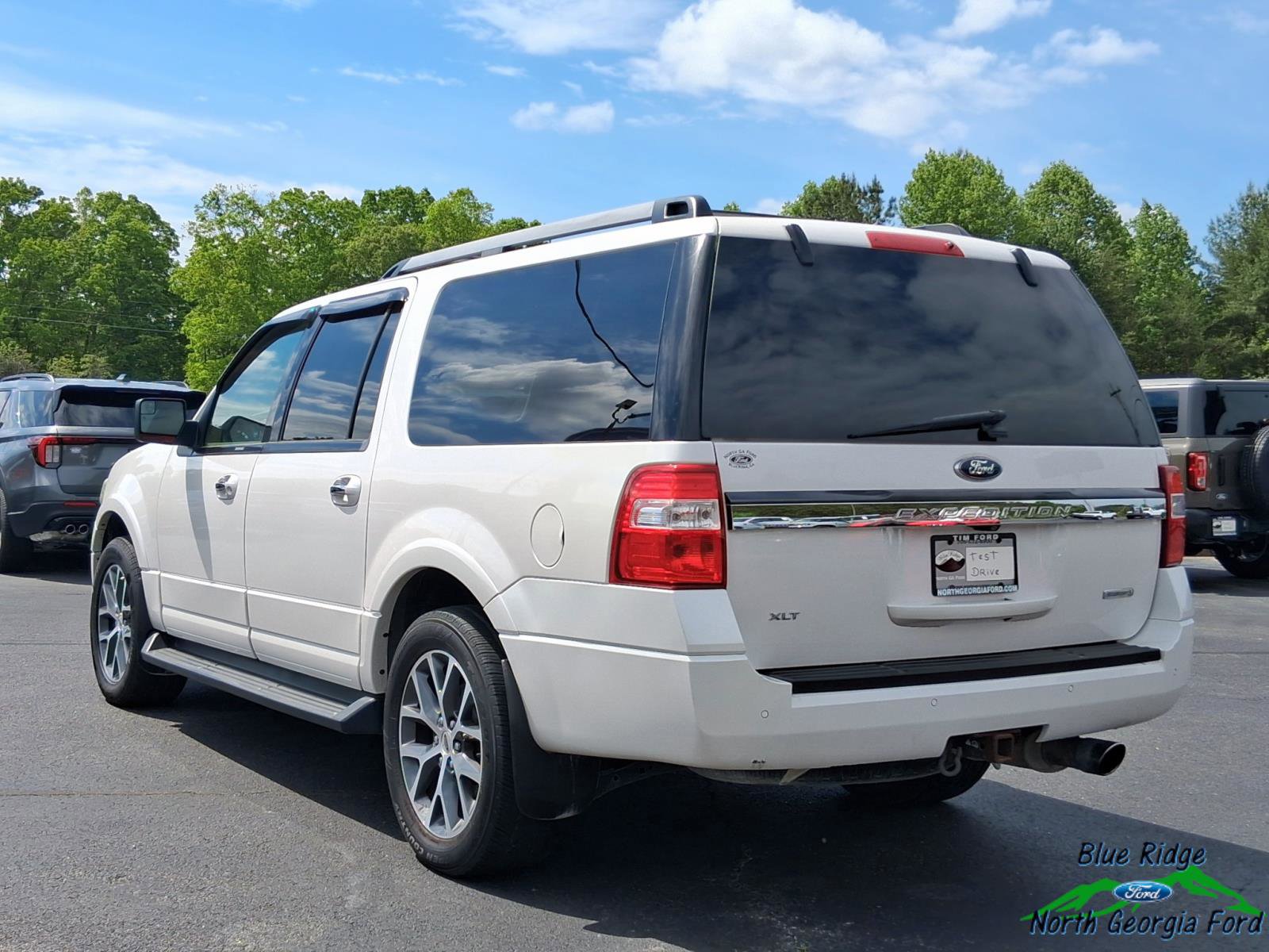 Used 2016 Ford Expedition EL XLT w/ Equipment Group 202A AWD/4WD image 3