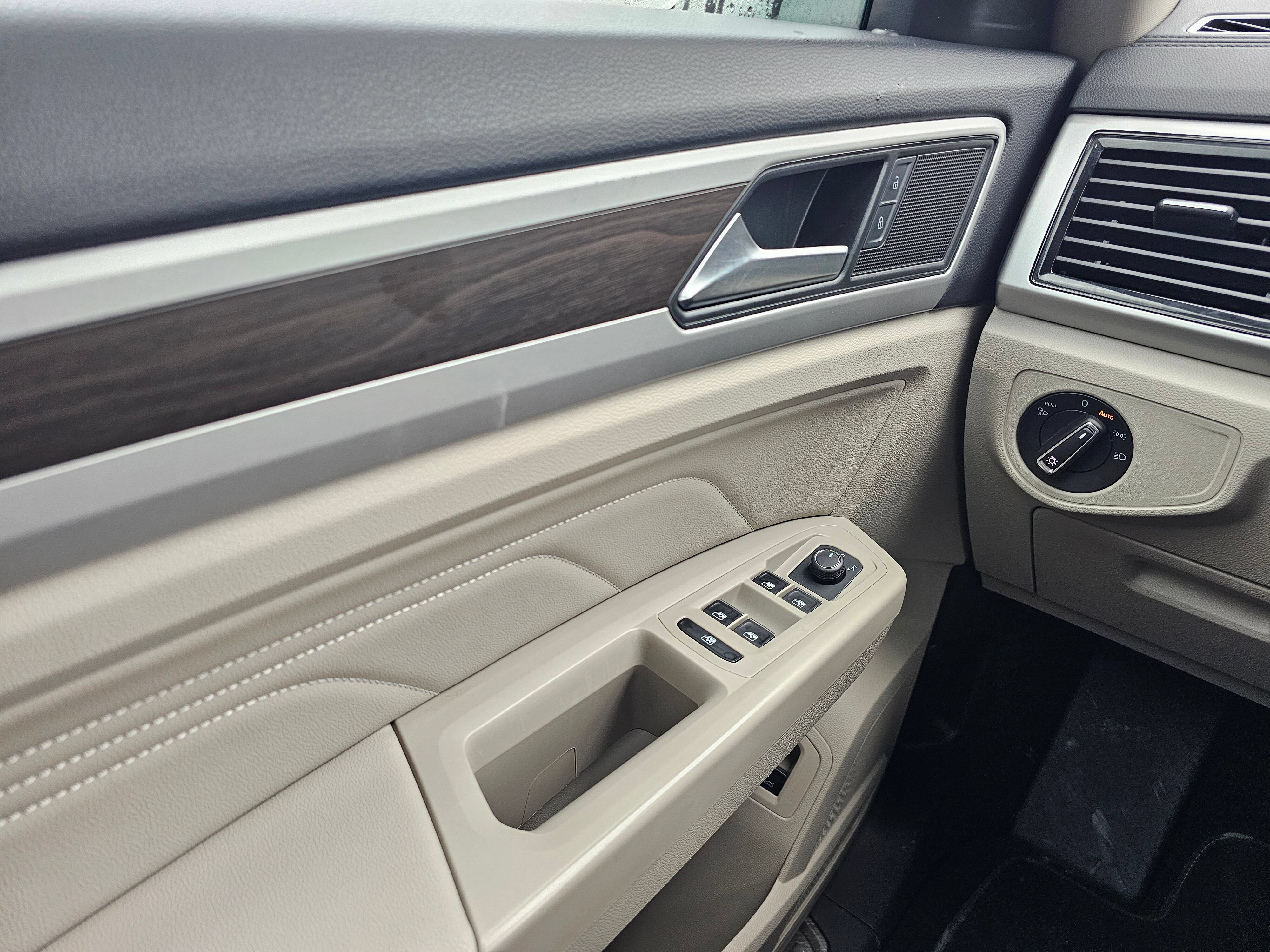 Used 2023 Volkswagen Atlas SE AWD/4WD image 61