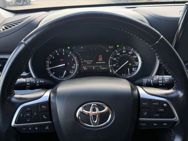 Certified 2021 Toyota Highlander XLE AWD/4WD image 24