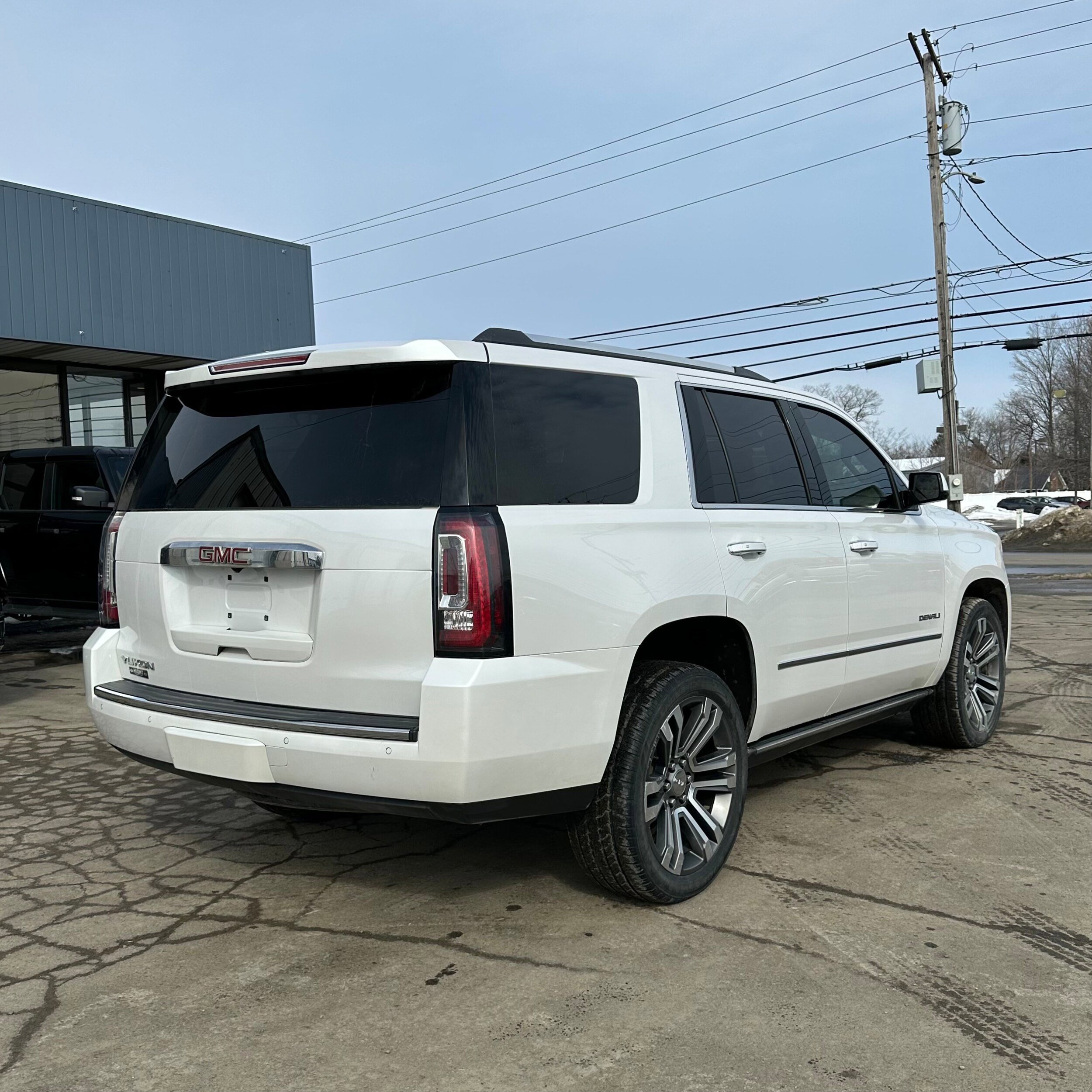Used 2019 GMC Yukon Denali w/ Denali Ultimate Package image 3