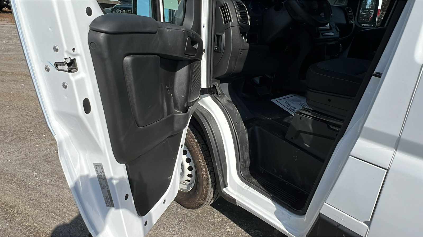 Used 2025 RAM ProMaster 2500 w/ Storage Group image 15