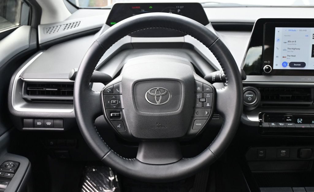 Used 2025 Toyota Prius LE FWD image 11
