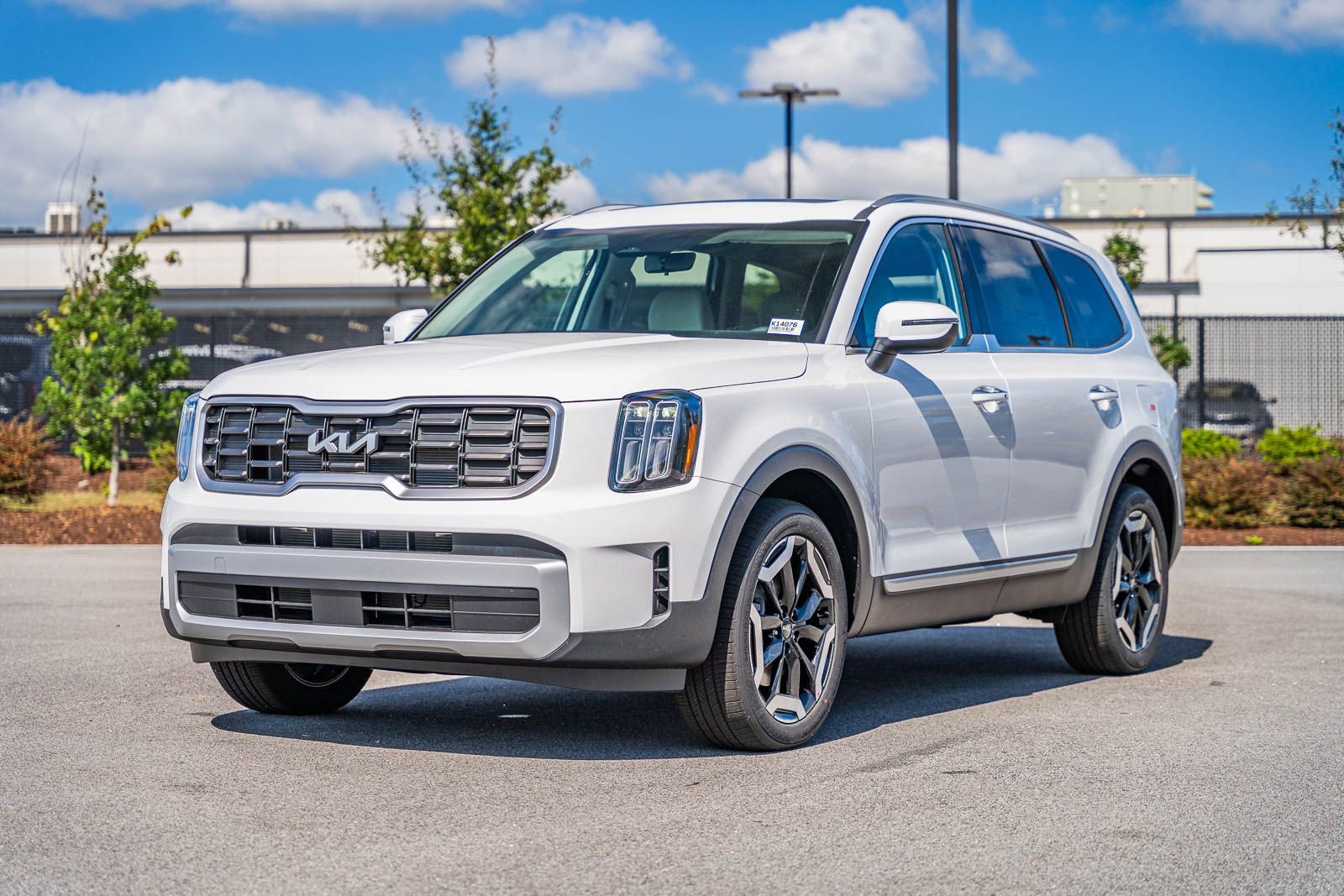 New 2025 Kia Telluride S image 2