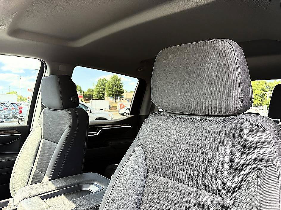 Used 2023 Chevrolet Silverado 1500 LT AWD/4WD image 17