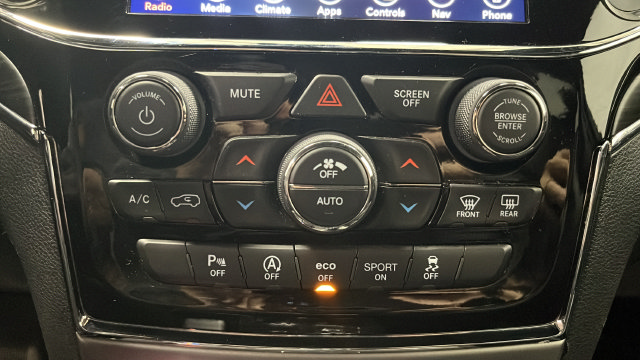 Used 2019 Jeep Grand Cherokee Limited AWD/4WD image 18