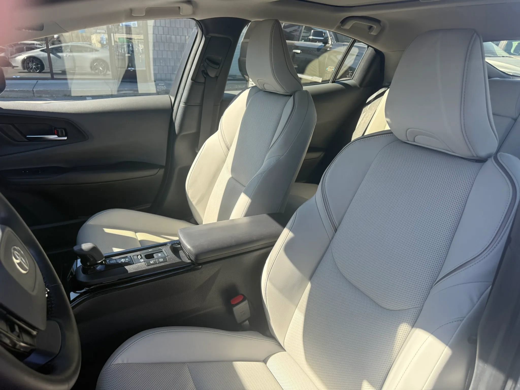 Used 2024 Toyota Prius Limited w/ Limited Premium Package image 17