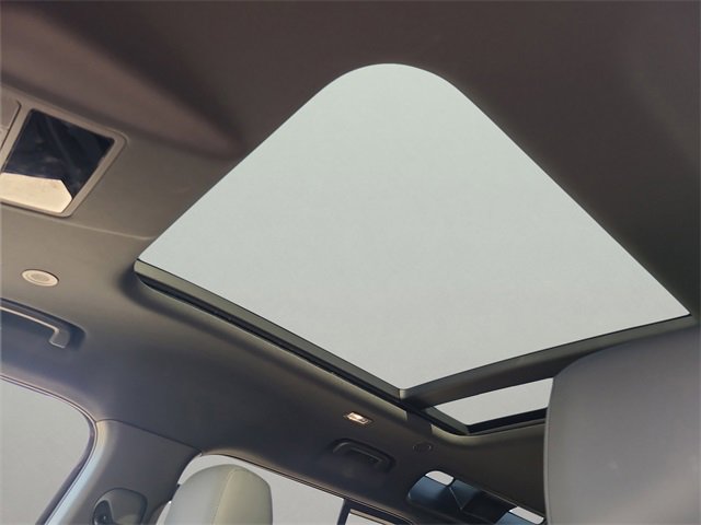 Used 2025 Land Rover Defender 110 S image 23