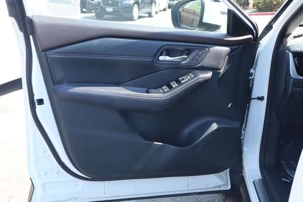 Used 2023 Nissan Rogue SL w/ SL Premium Package FWD image 18