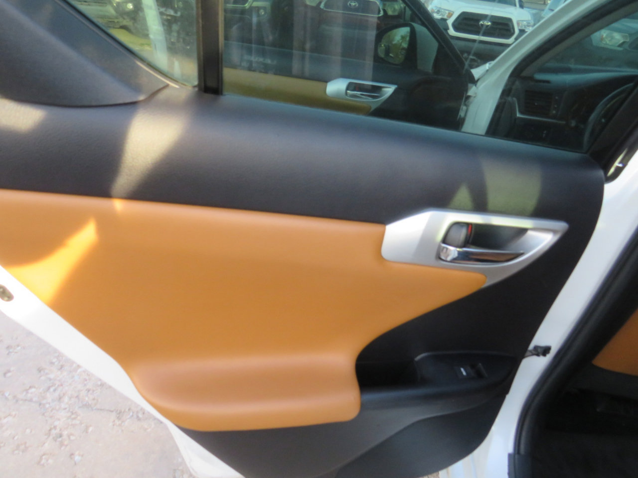 Used 2011 Lexus CT 200h image 28