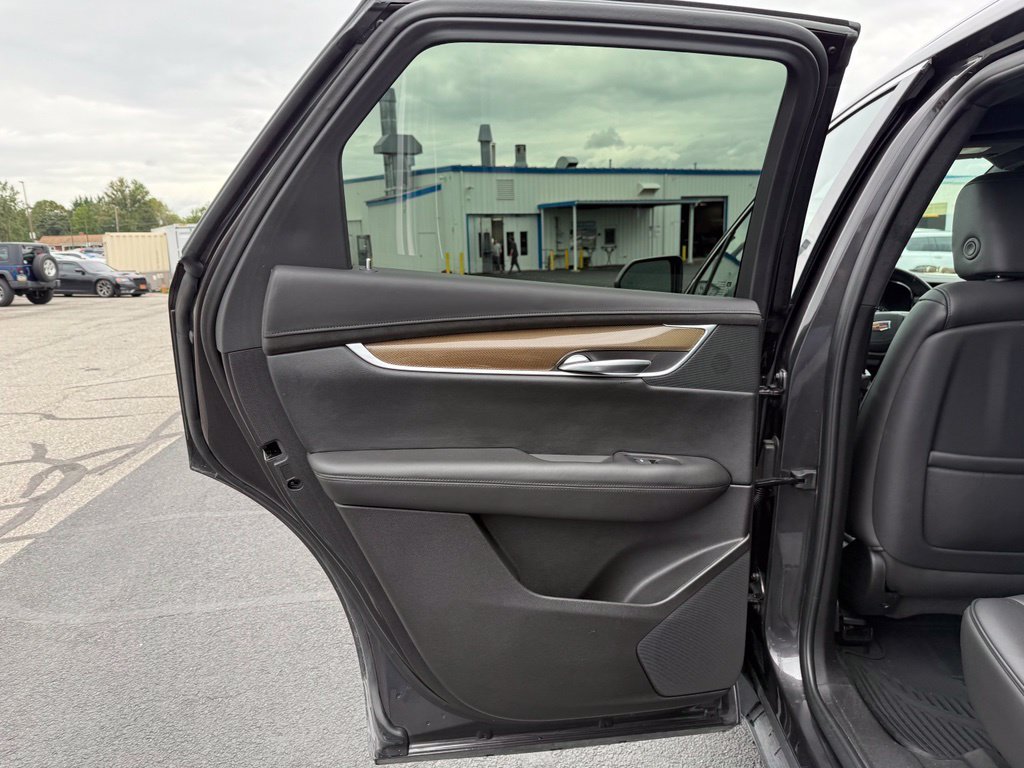 Used 2019 Cadillac XT5 Platinum AWD/4WD image 17