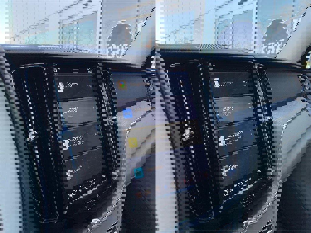 Certified 2023 Volvo XC60 B5 Plus w/ Protection Package Premier image 24