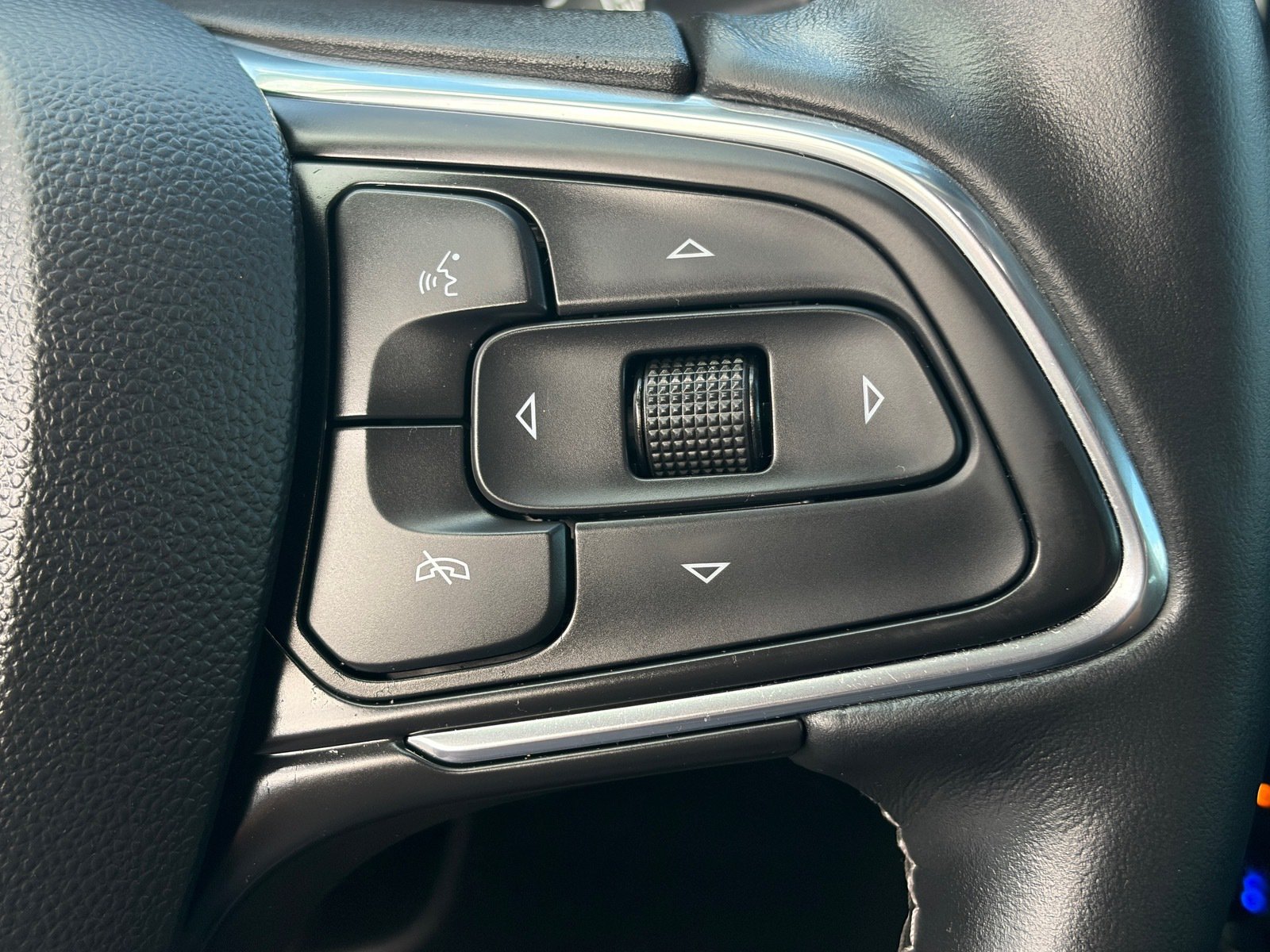 Used 2023 Buick Envision Avenir FWD image 24