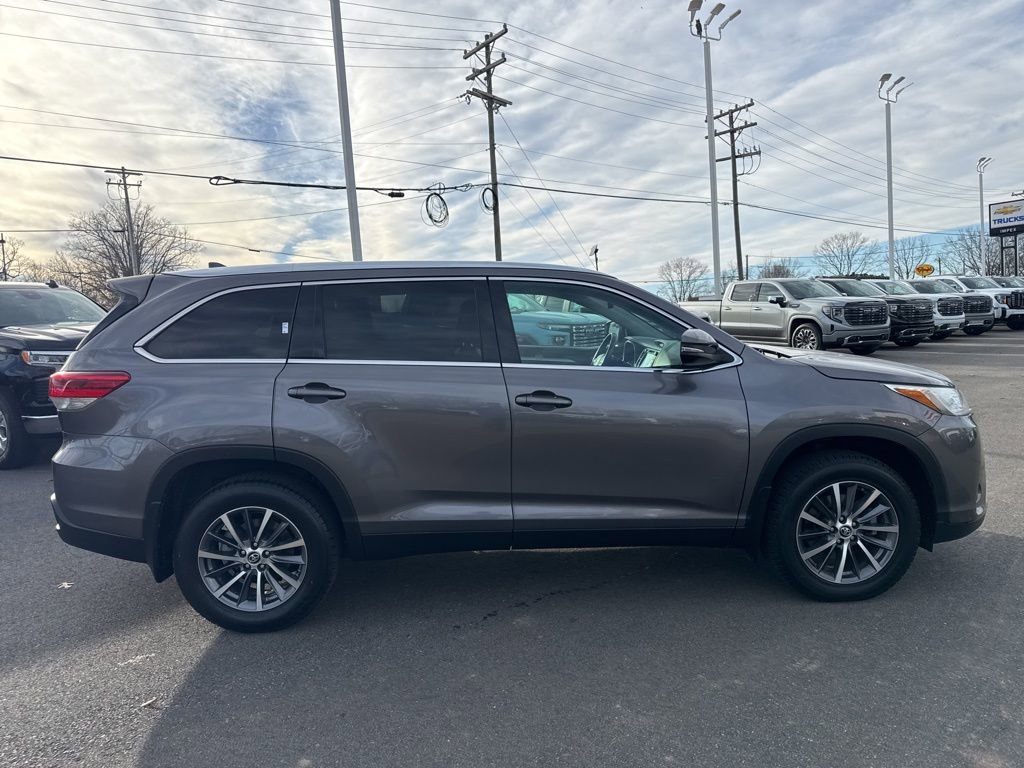 Used 2019 Toyota Highlander XLE image 6