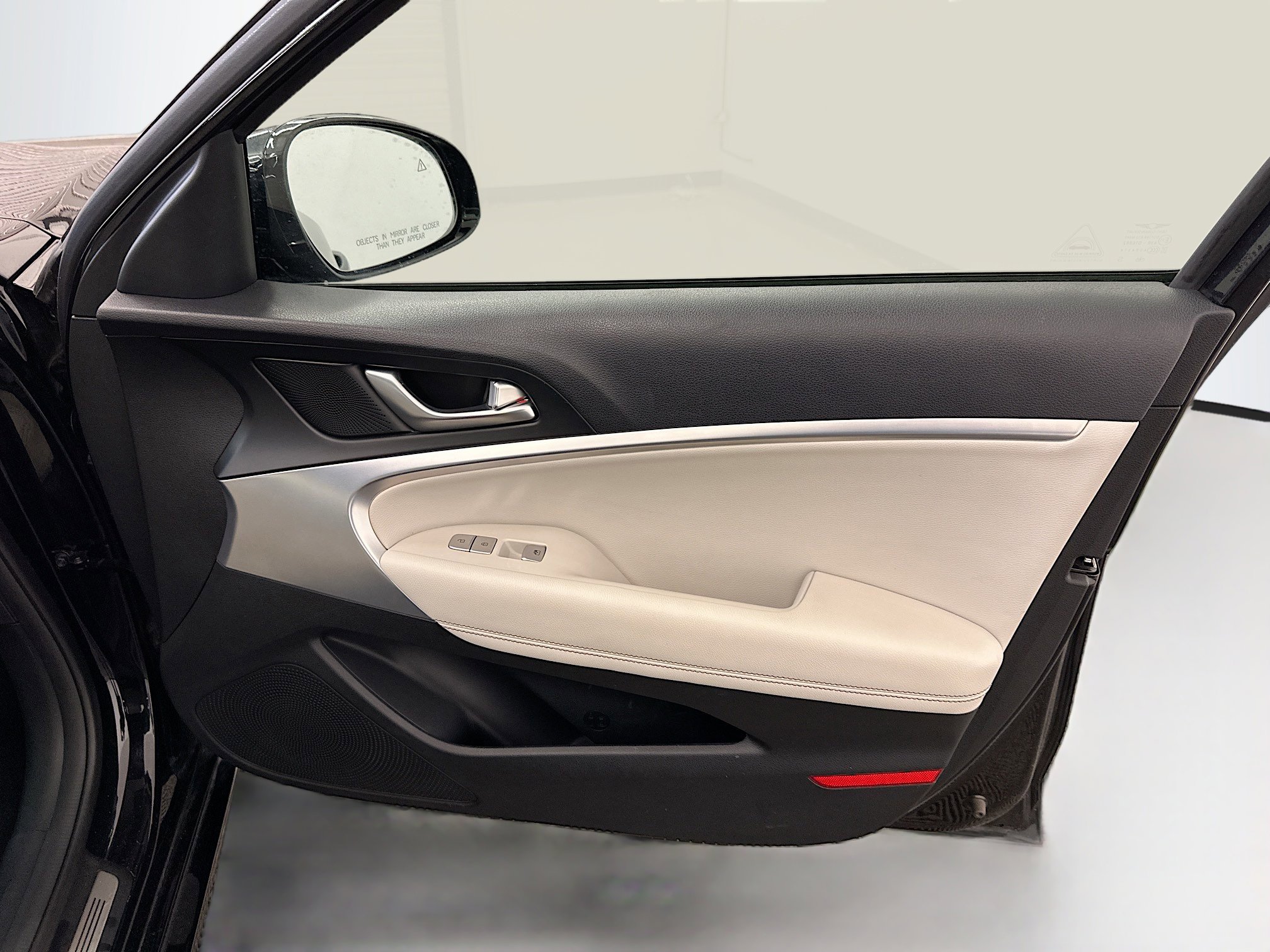 Used 2024 Genesis G70 2.5T image 33