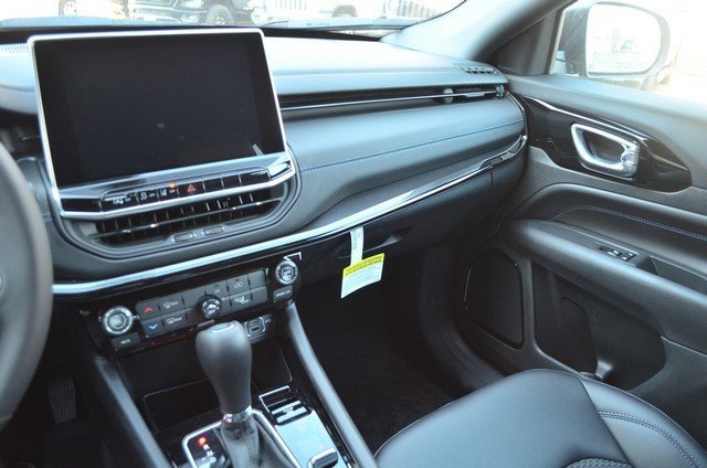 New 2026 Jeep Compass Latitude image 21