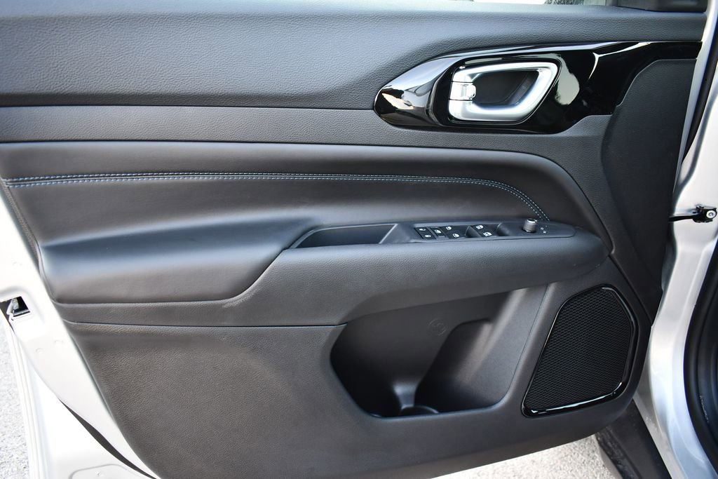 New 2026 Jeep Compass Latitude image 12