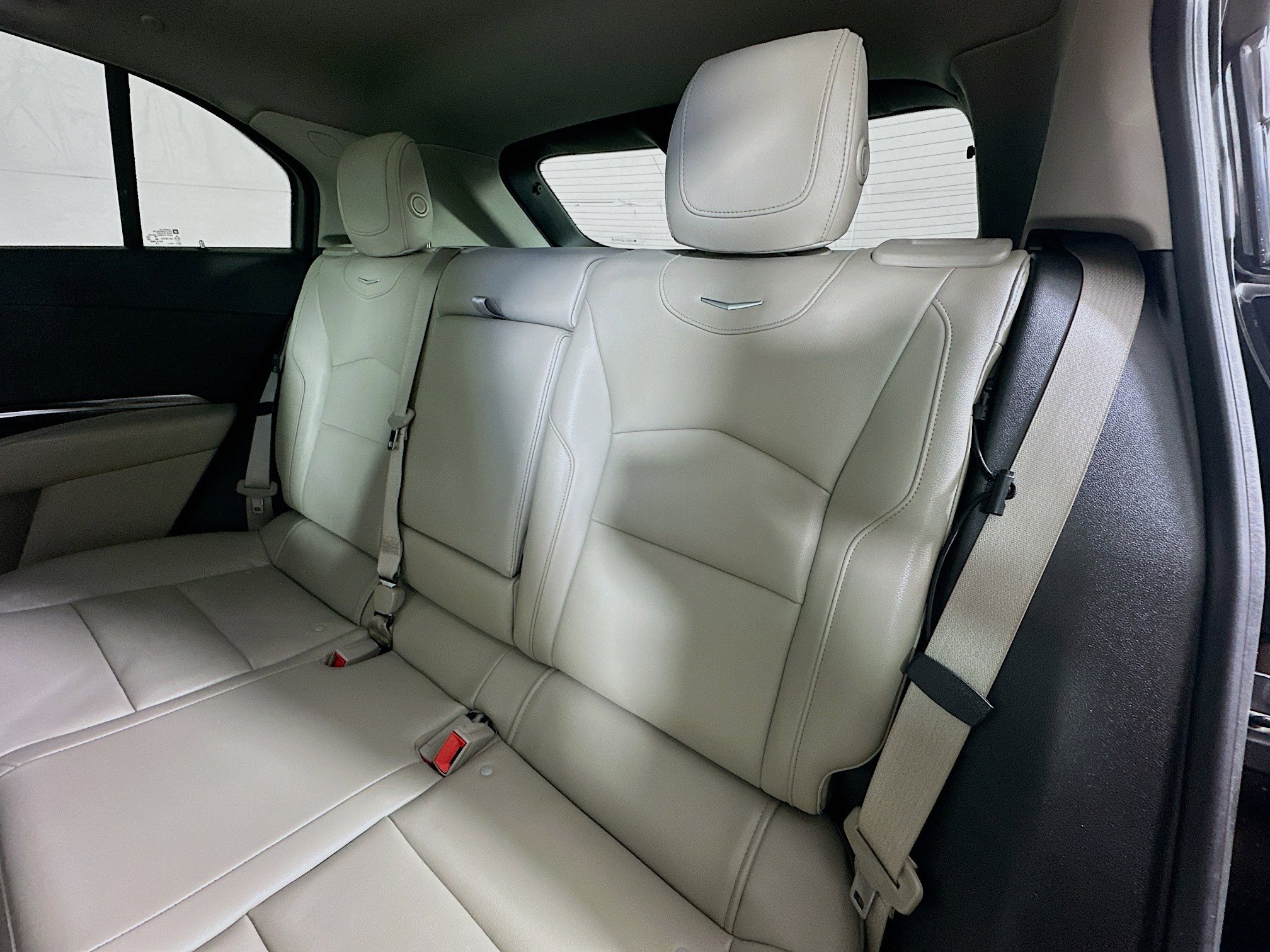 Used 2019 Cadillac XT4 Luxury w/ Cold Weather Package AWD/4WD image 24