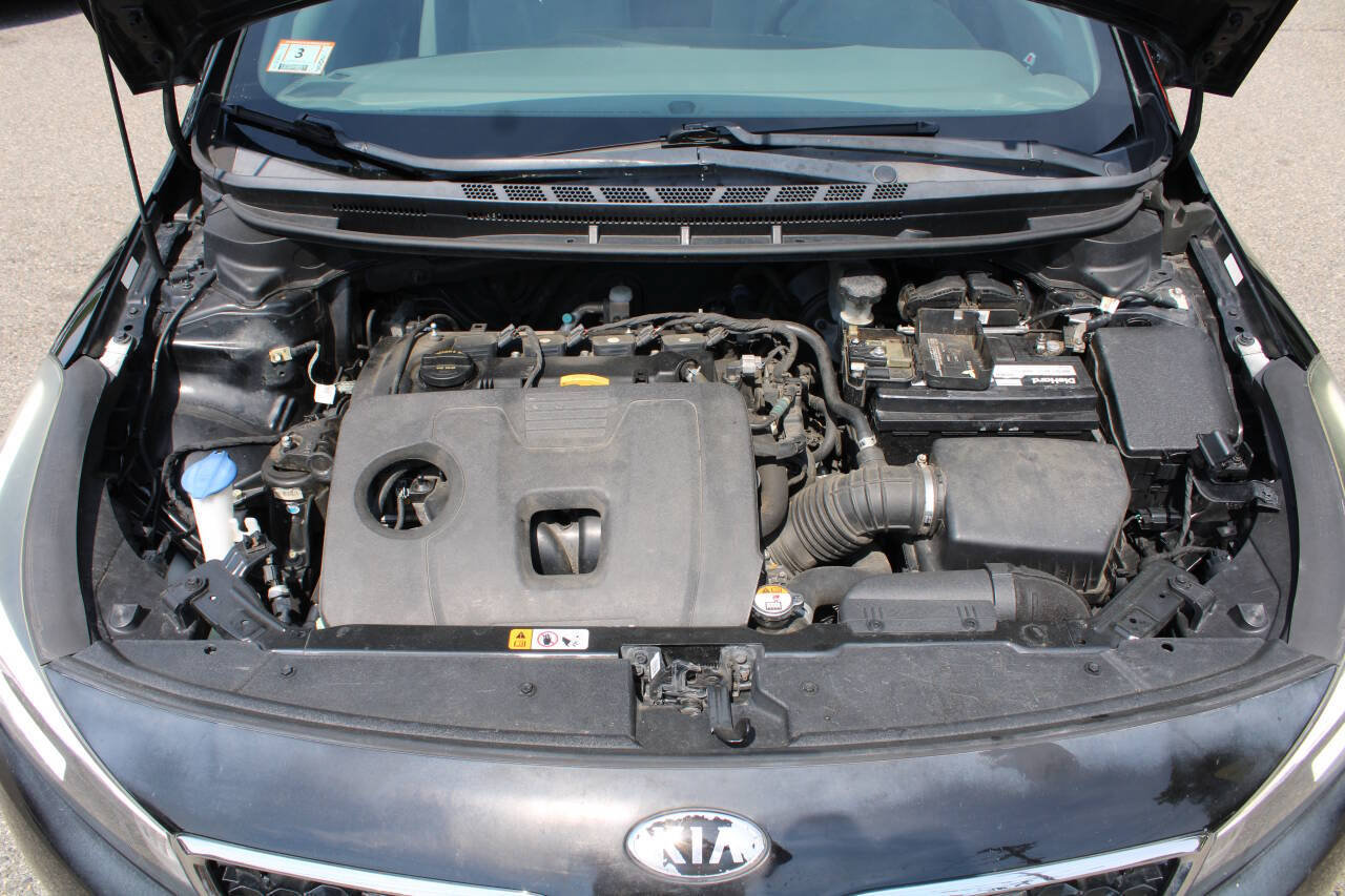 Used 2017 Kia Forte LX FWD image 14