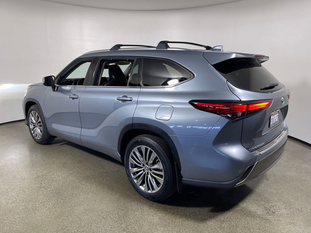 Certified 2022 Toyota Highlander Platinum image 5