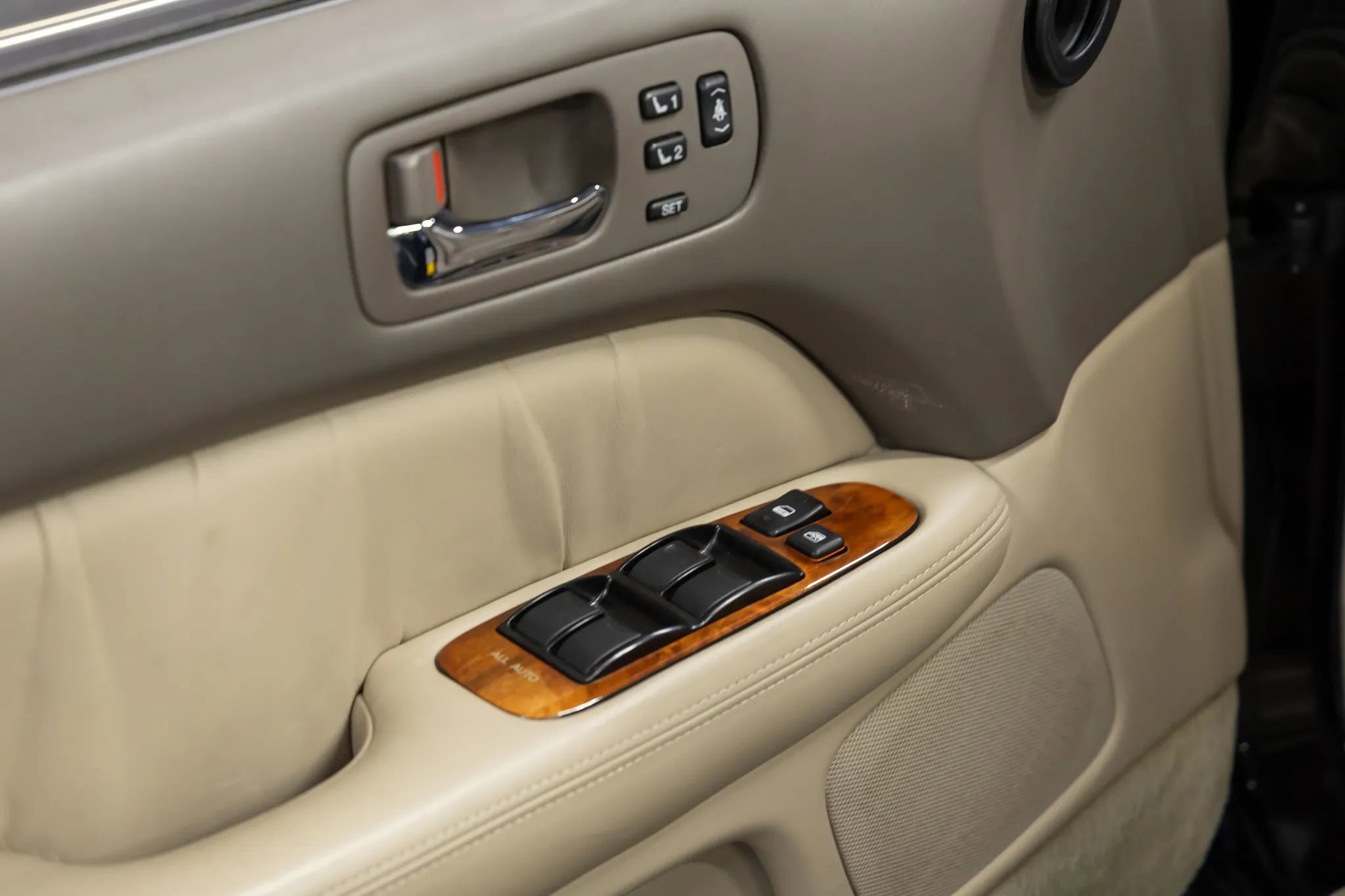 Used 1999 Lexus LS 400 image 13