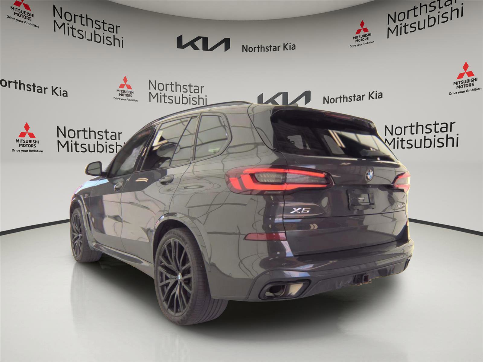 Used 2022 BMW X5 xDrive40i w/ Premium Essential Package AWD/4WD image 3