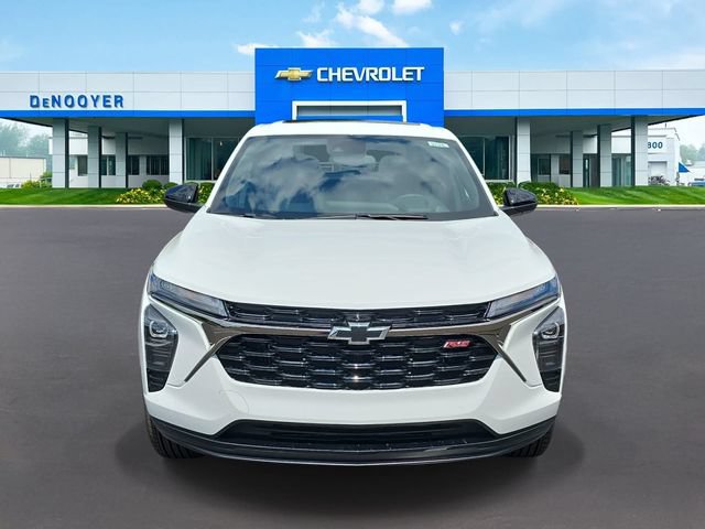 New 2026 Chevrolet Trax RS w/ Sunroof Package FWD image 3