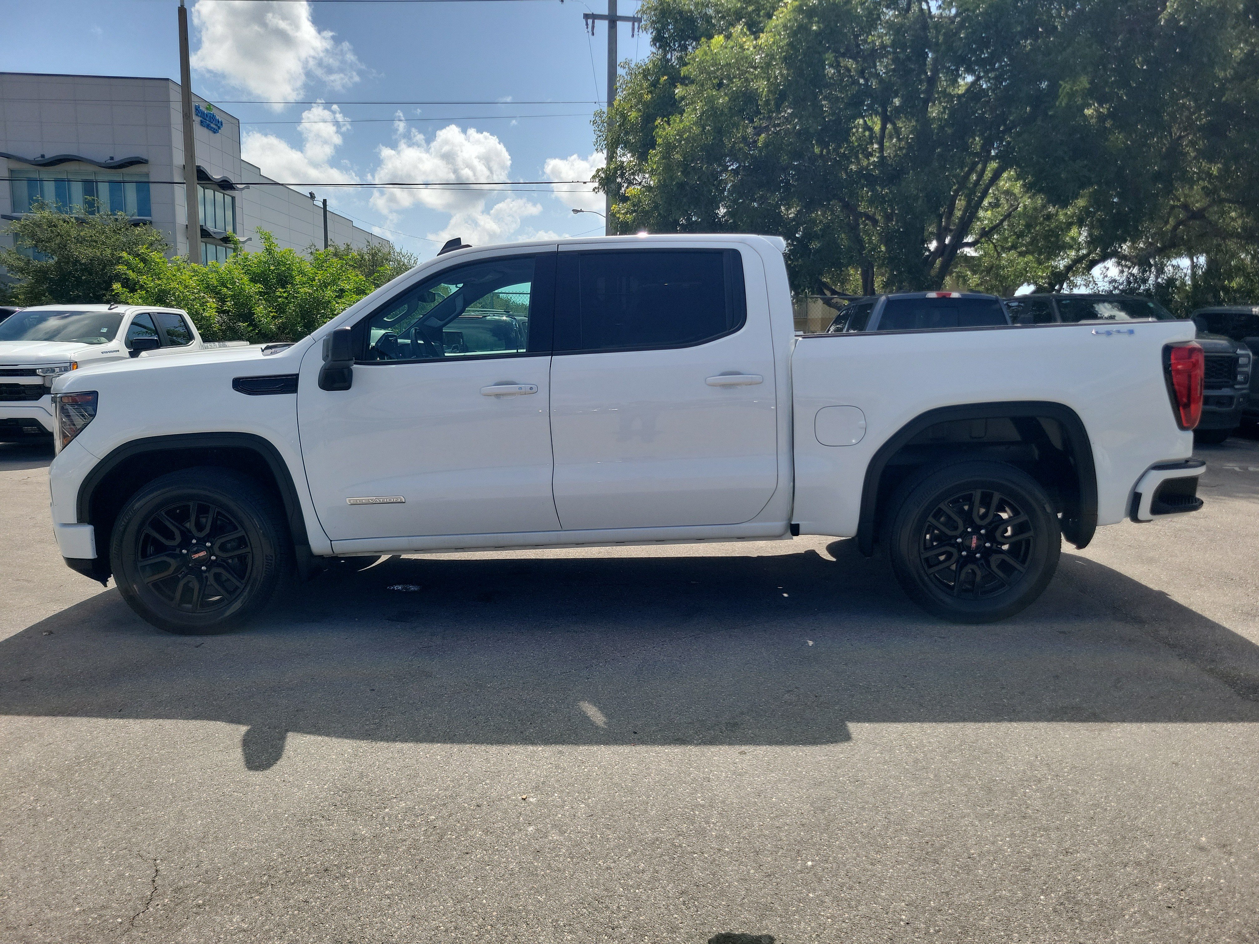 Used 2023 GMC Sierra 1500 Elevation AWD/4WD image 8
