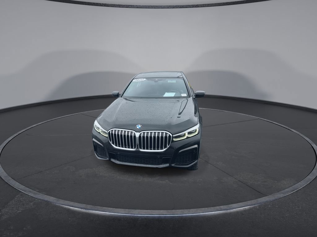 Used 2022 BMW 740i xDrive w/ M Sport Package AWD/4WD image 3