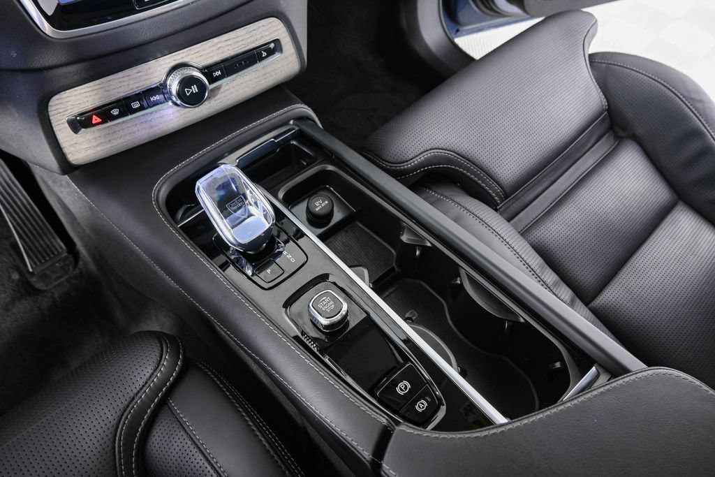 Certified 2024 Volvo XC90 T8 Ultimate w/ Lounge Package AWD/4WD image 19