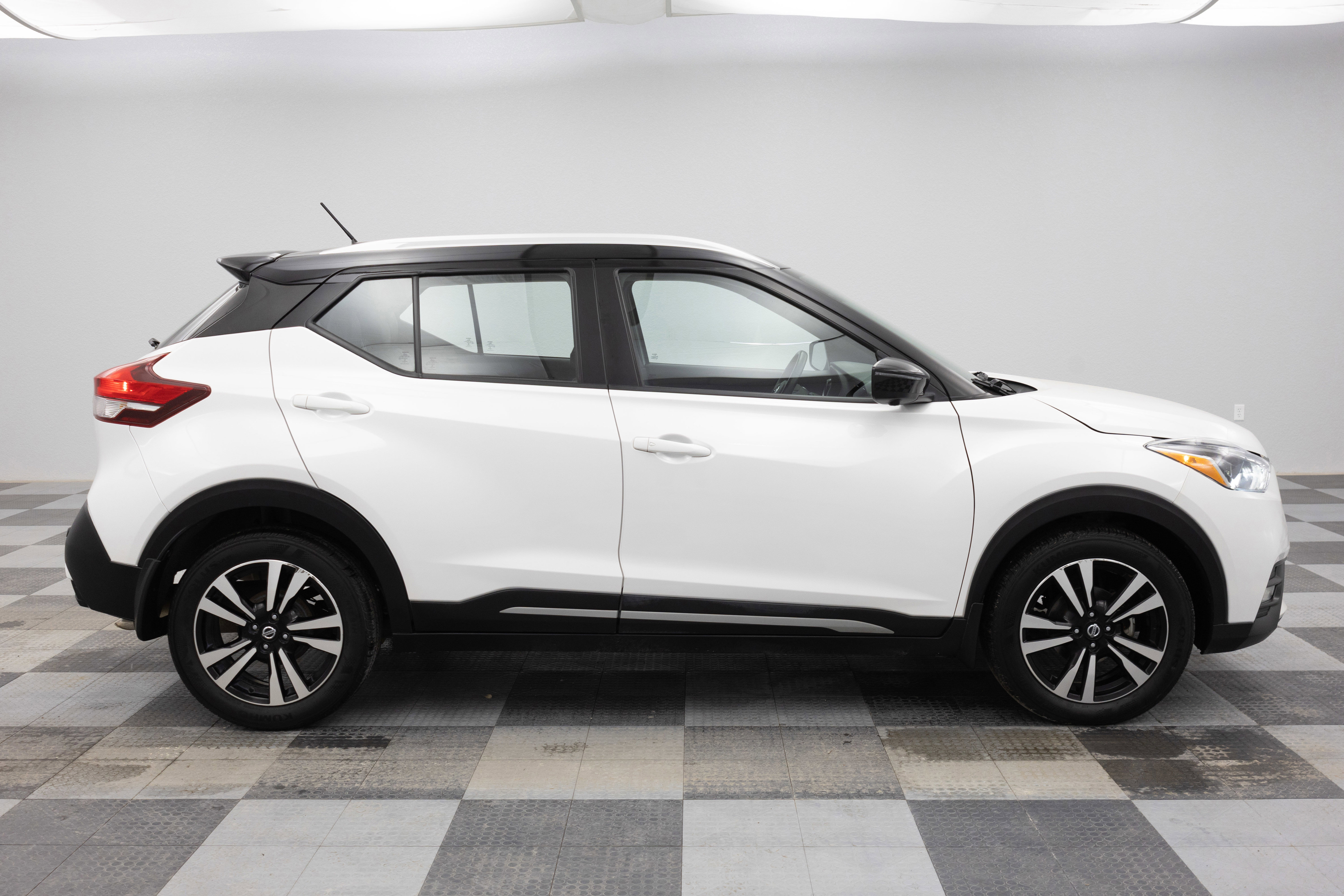 Used 2020 Nissan Kicks SR w/ SR Premium Package image 11