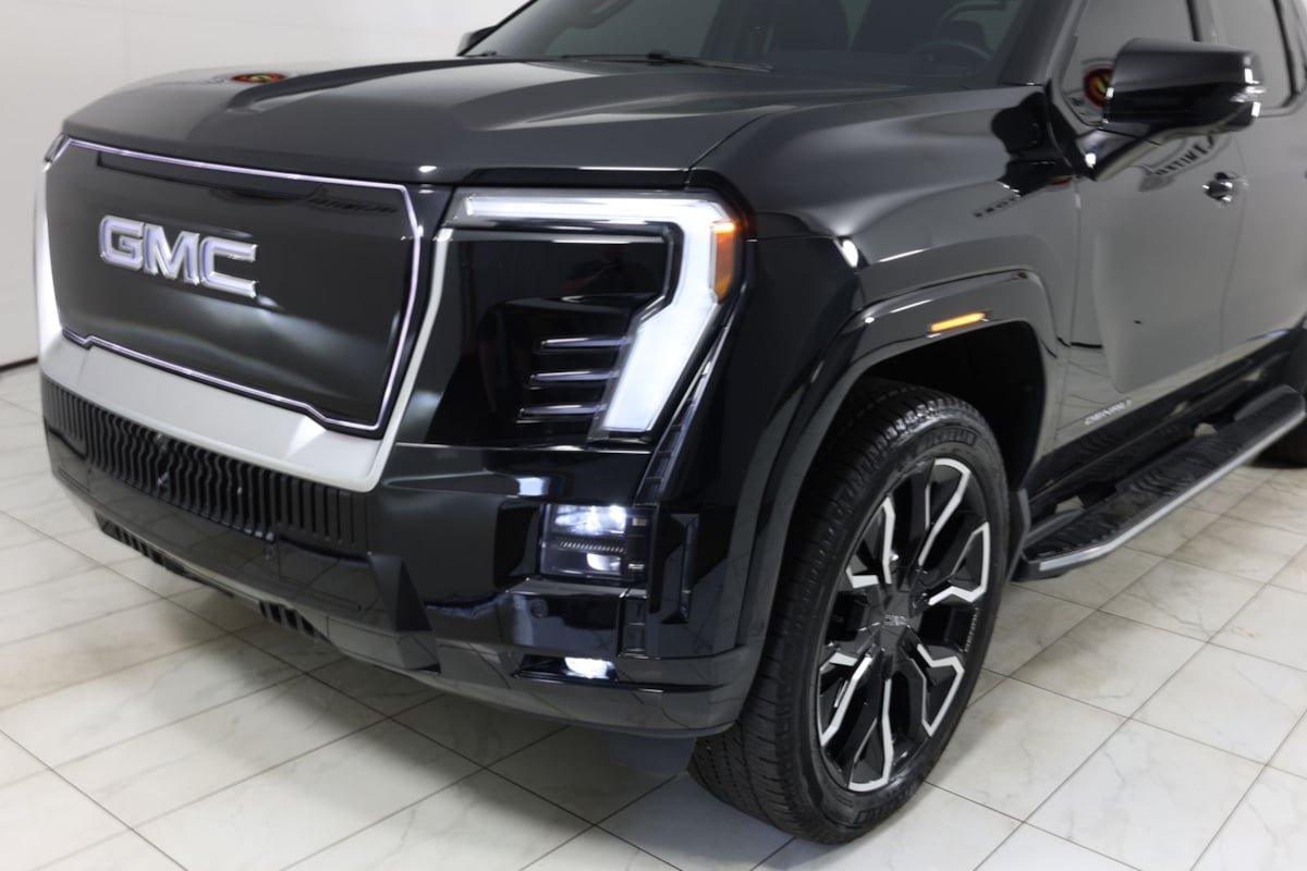 Used 2025 GMC Sierra EV Denali AWD/4WD image 48