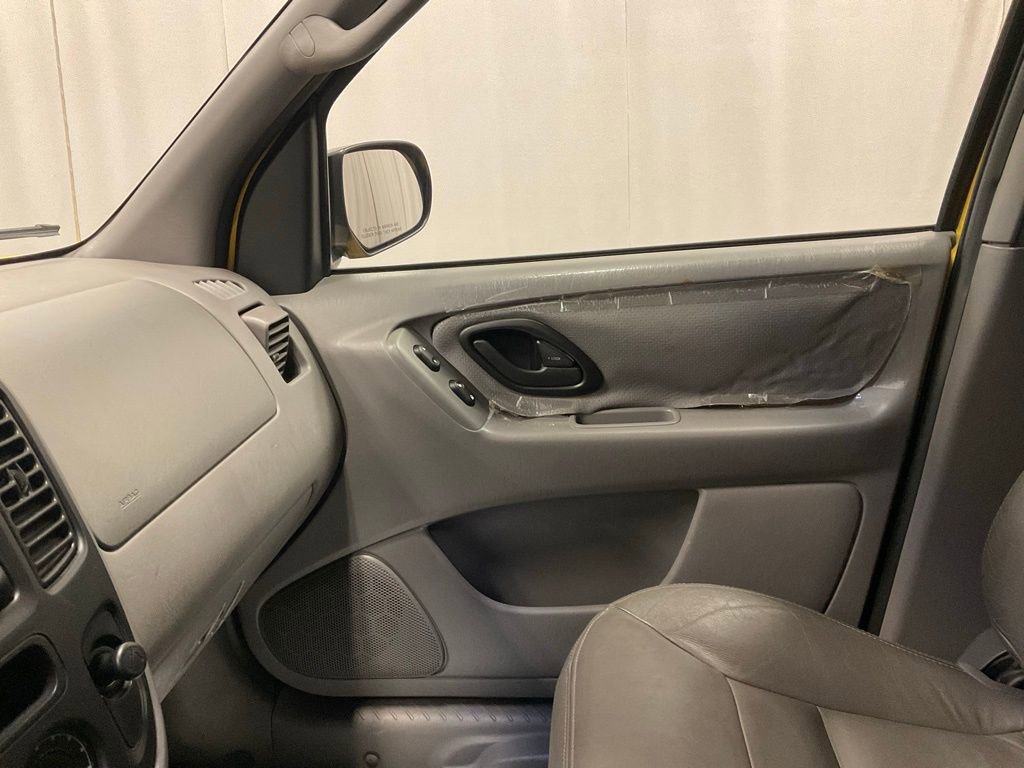 Used 2001 Ford Escape XLT image 17
