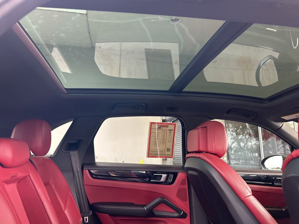 Used 2022 Porsche Cayenne w/ Premium Package Plus image 30