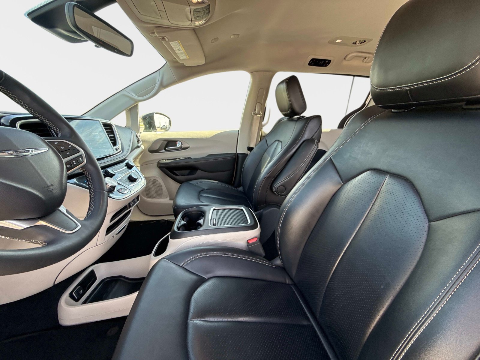 Used 2024 Chrysler Pacifica Limited FWD image 23