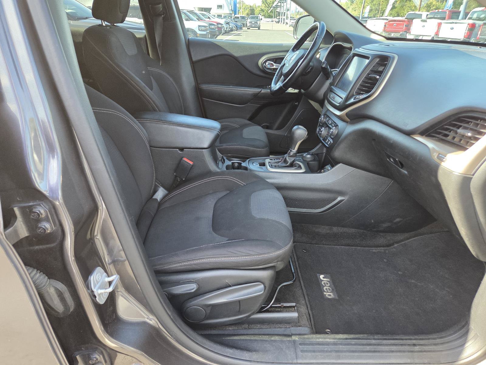 Used 2015 Jeep Cherokee Latitude w/ Comfort/Convenience Group AWD/4WD image 20