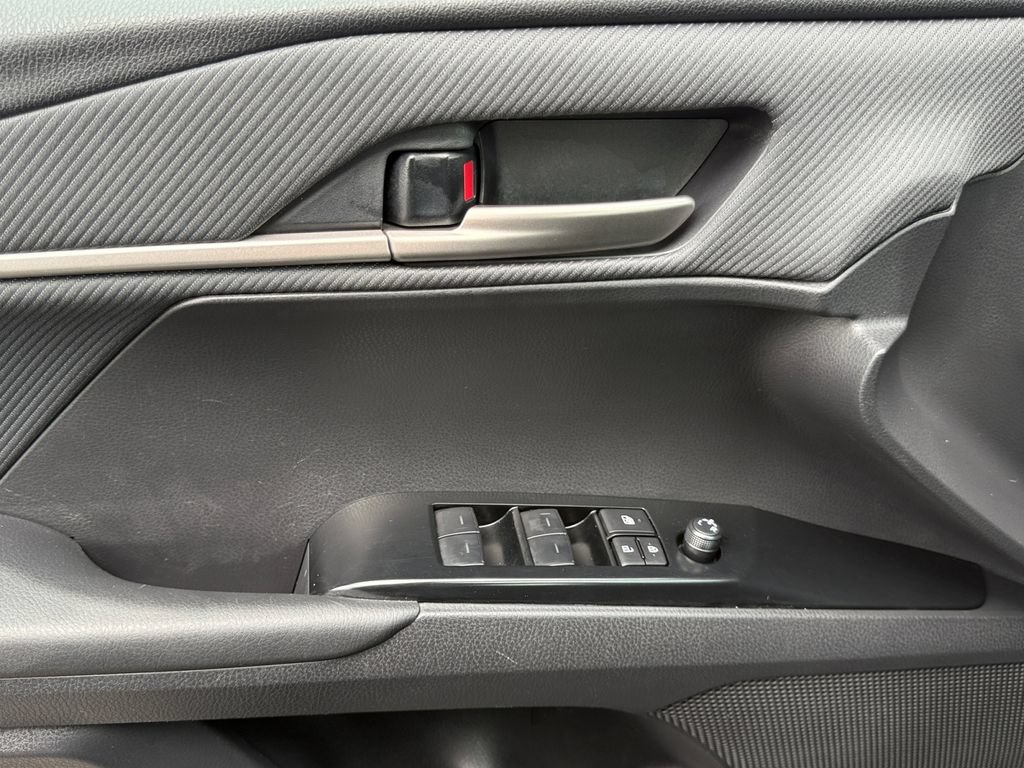 Used 2025 Toyota Camry SE FWD image 11