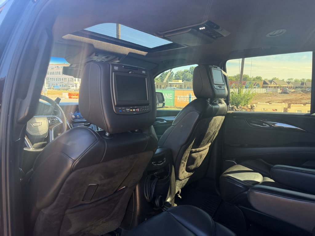 Used 2015 Cadillac Escalade Platinum AWD/4WD image 16