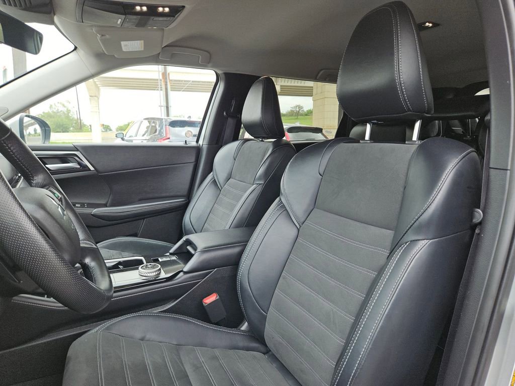 Used 2025 Mitsubishi Outlander SE FWD image 9